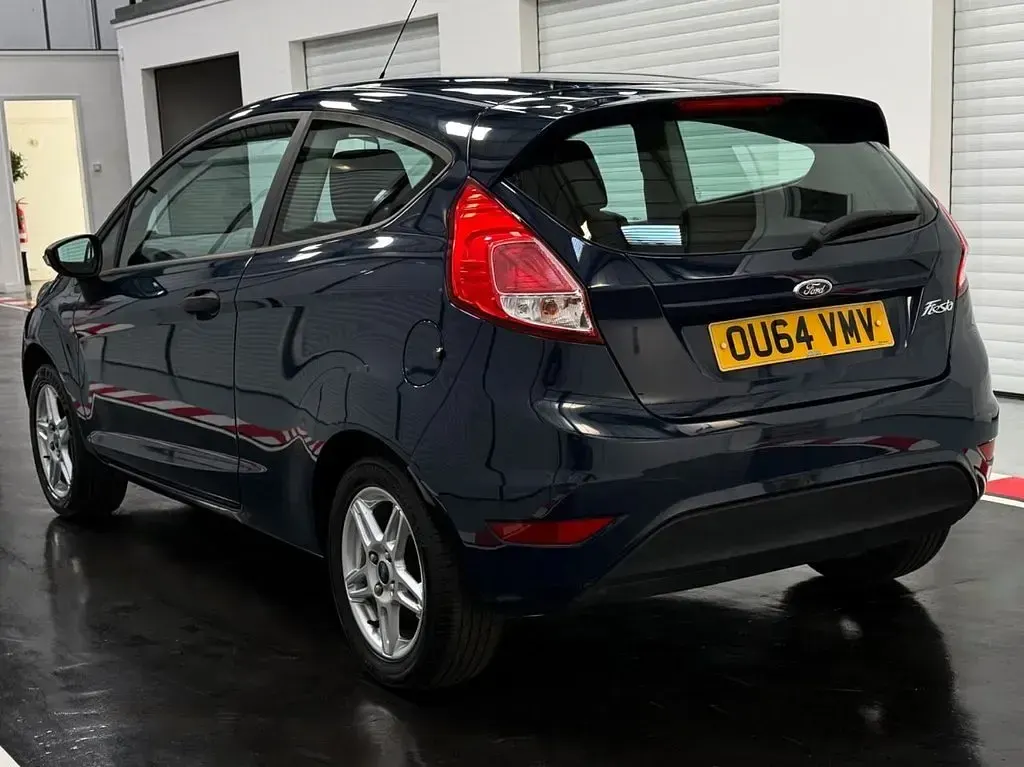 Used Ford Fiesta Studio 82 HP (60 kW) 2014 Blue Hatchback