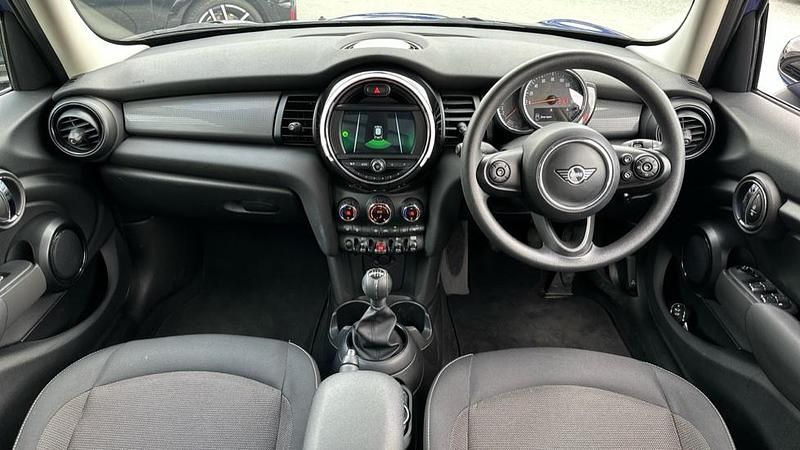 Used Mini Cooper Classic 134 HP (98 kW) 2020 Blue Hatchback