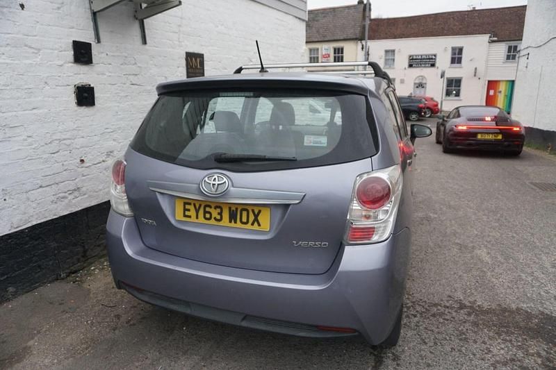 Used Toyota Verso Active 132 HP (97 kW) 2013 Blue MPV