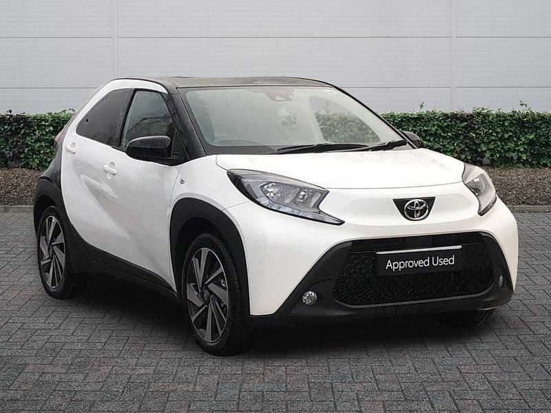 New Toyota Aygo X PURE 72 HP (52 kW) 2025 Pure white bitone SUV