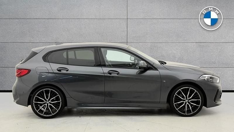 Usado BMW 120 M Sport 187 CV (137 kW) 2020 Gris Utilitario
