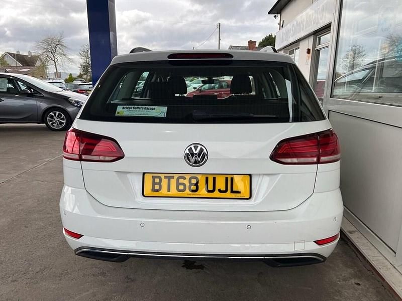 Used VW Golf VII SE 115 HP (84 kW) 2018 White Estate