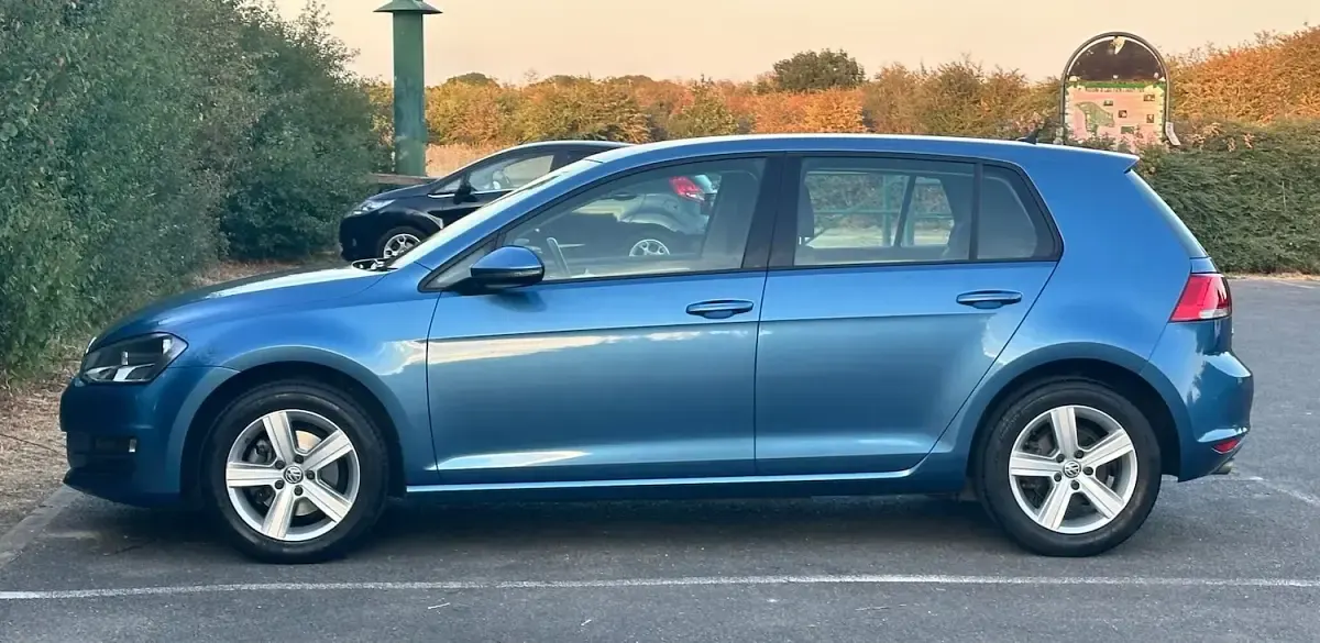 Used VW Golf VII Edition 125 HP (91 kW) 2016 Blue Hatchback