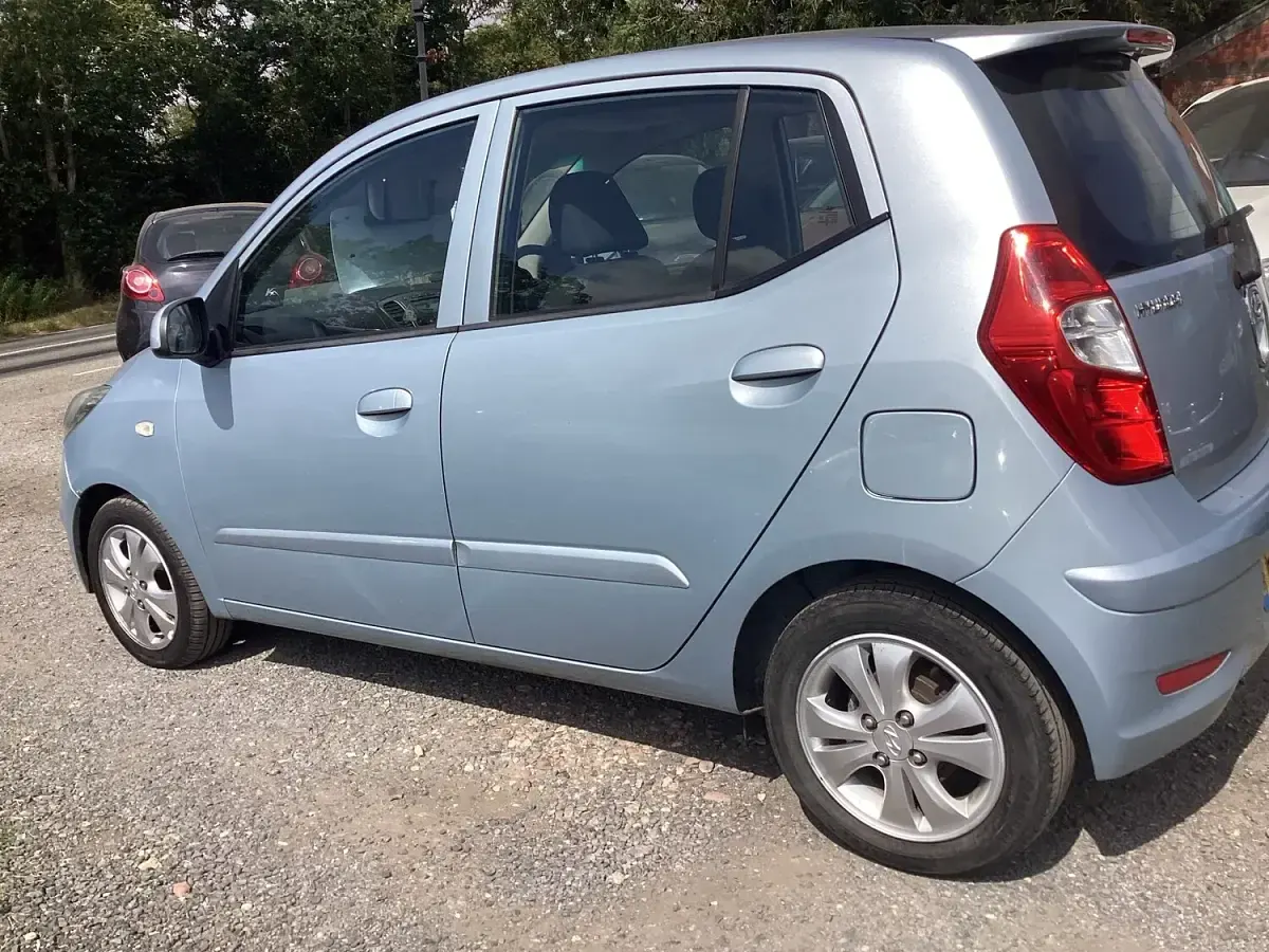 Used Hyundai i10 Style 86 HP (63 kW) 2011 Silver Hatchback