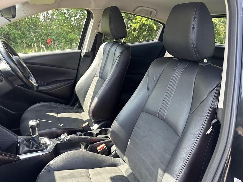 Używany Mazda 2 Inclusive 2017 Czarny Hatchback