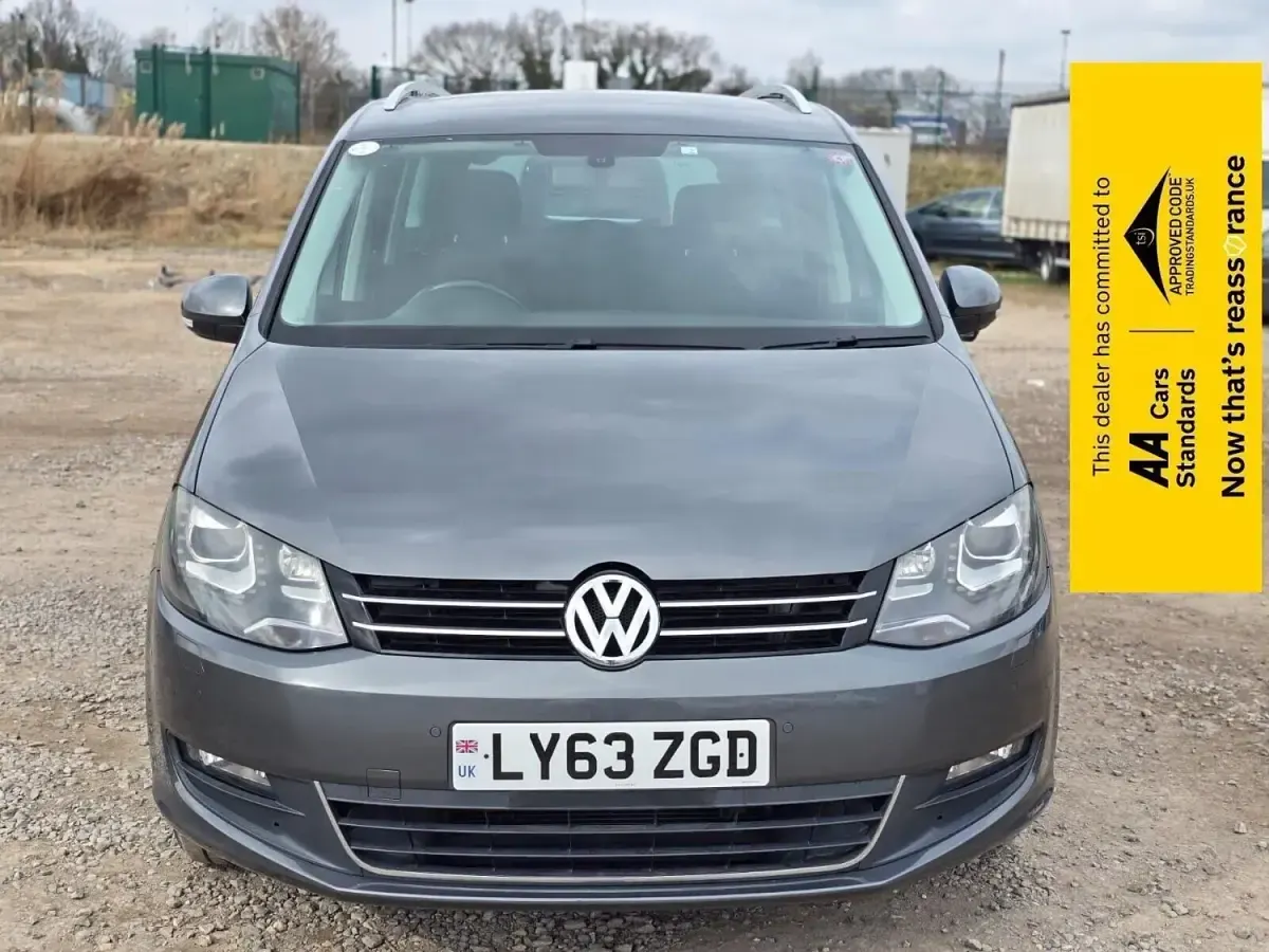Usado VW Sharan SE 150 CV (110 kW) 2014 Gris Monovolumen