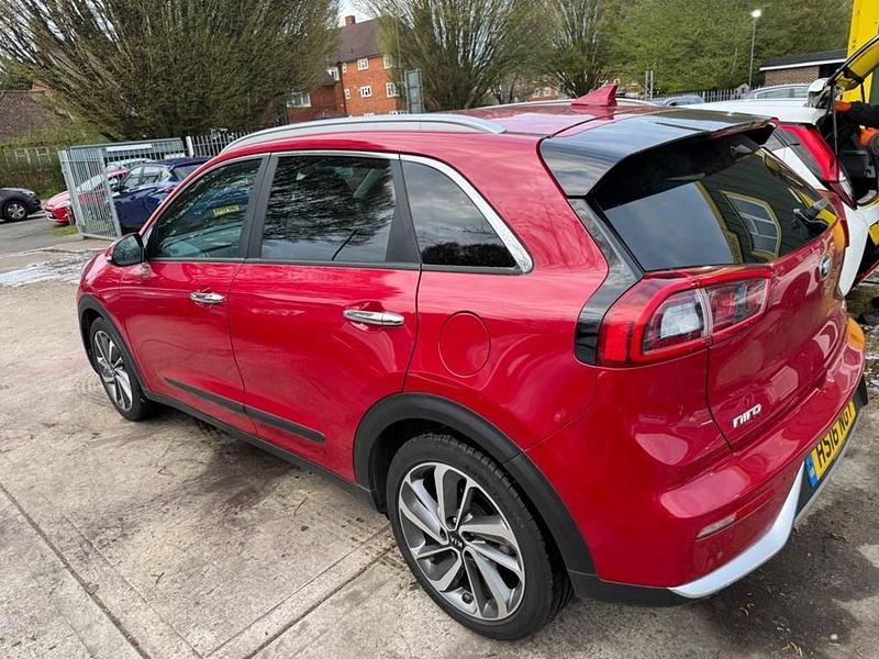 Used Kia Niro 139 HP (102 kW) 2016 Red SUV