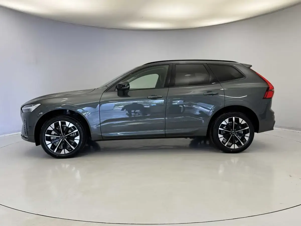New Volvo XC60 Plus 247 HP (181 kW) 2026 Grey SUV