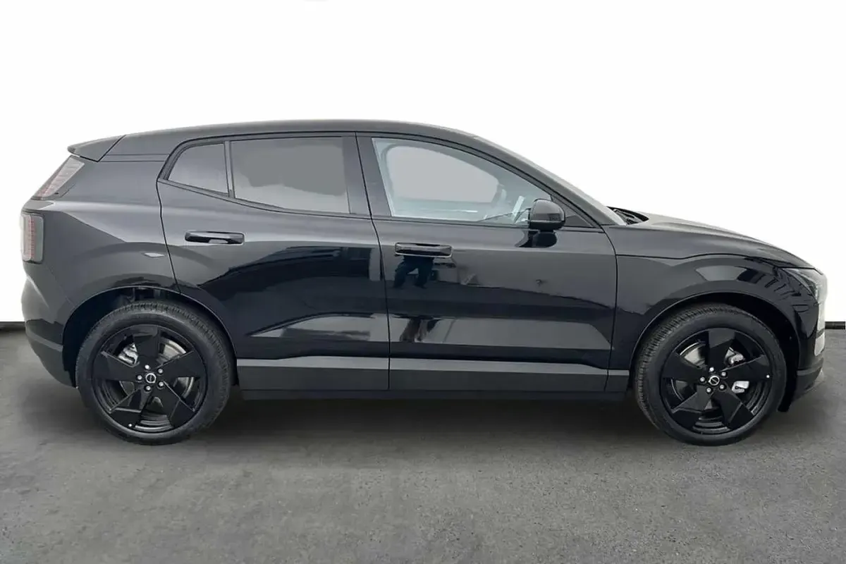 New Volvo EX30 Plus 197 kW (268 HP) 2026 Black SUV