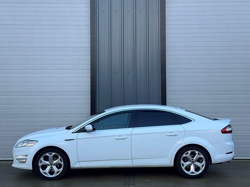 Used Ford Mondeo Titanium 163 HP (119 kW) 2012 White Hatchback