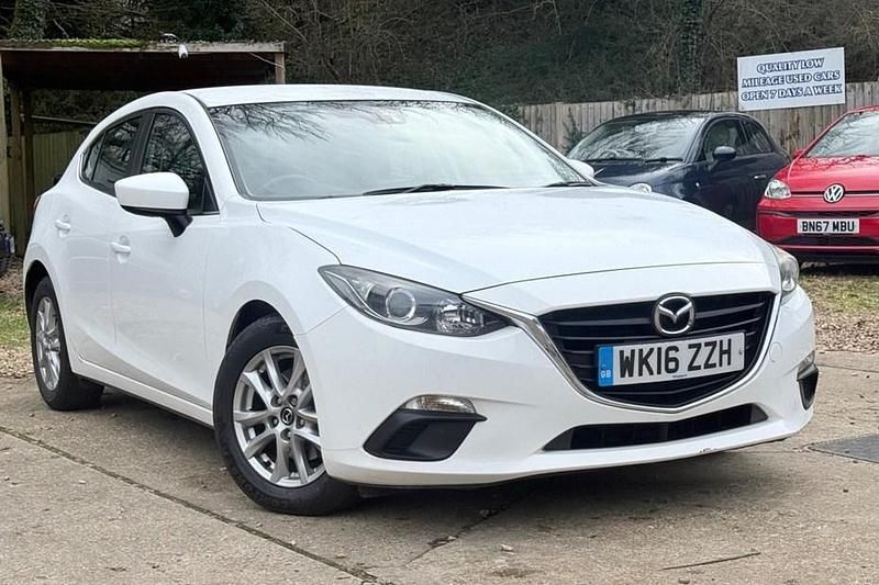 Used Mazda 3 2016 White Hatchback