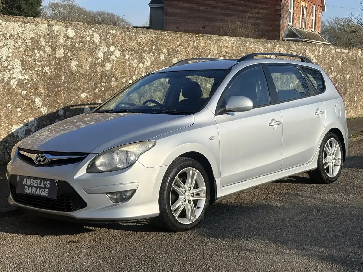 Used Hyundai i30 Premium 2011 Silver Estate