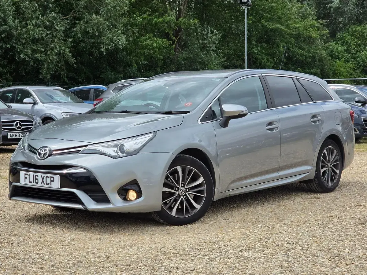 Used Toyota Avensis Business Edition 143 HP (105 kW) 2016 Grey Estate