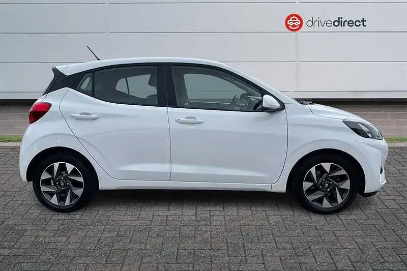 Used Hyundai i10 Advanced 63 HP (46 kW) 2025 White Hatchback