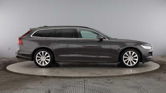 Used Volvo V90 Momentum 197 HP (144 kW) 2022 Estate