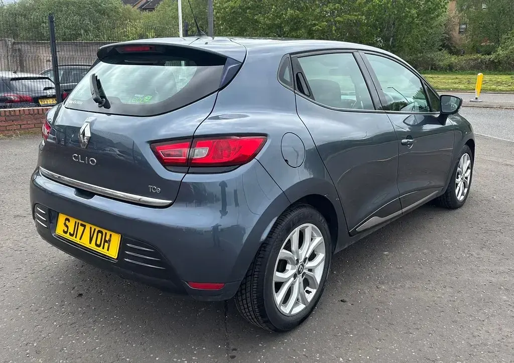 Used Renault Clio Dynamique 90 HP (66 kW) 2017 Grey Hatchback