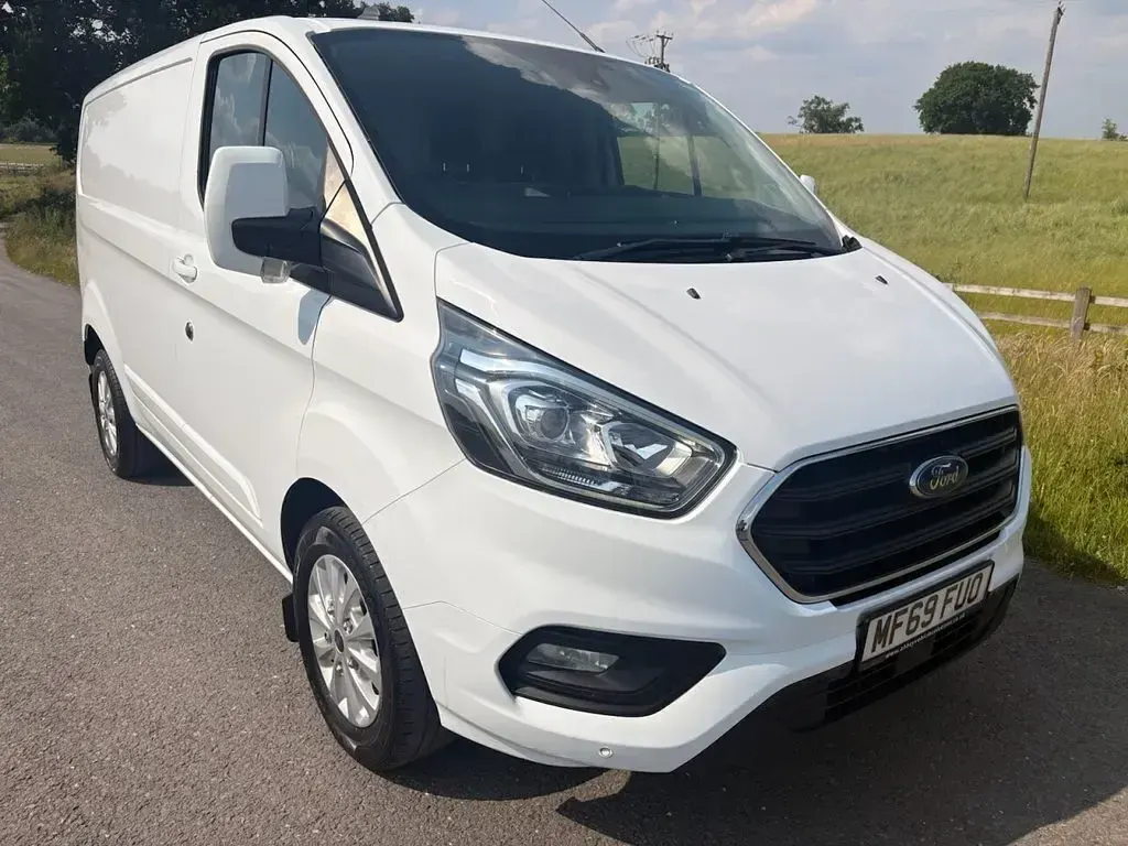 Used Ford Transit Custom Limited 130 HP (95 kW) 2019 White Van