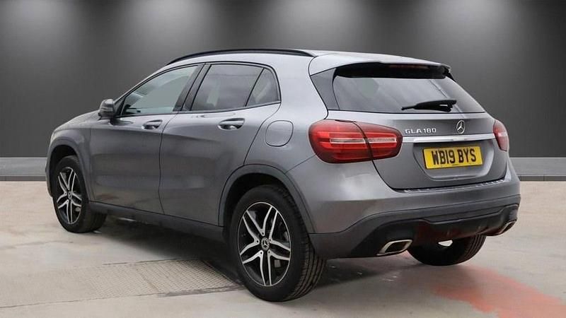 Used Mercedes GLA180 Urban 122 HP (89 kW) 2019 Grey SUV
