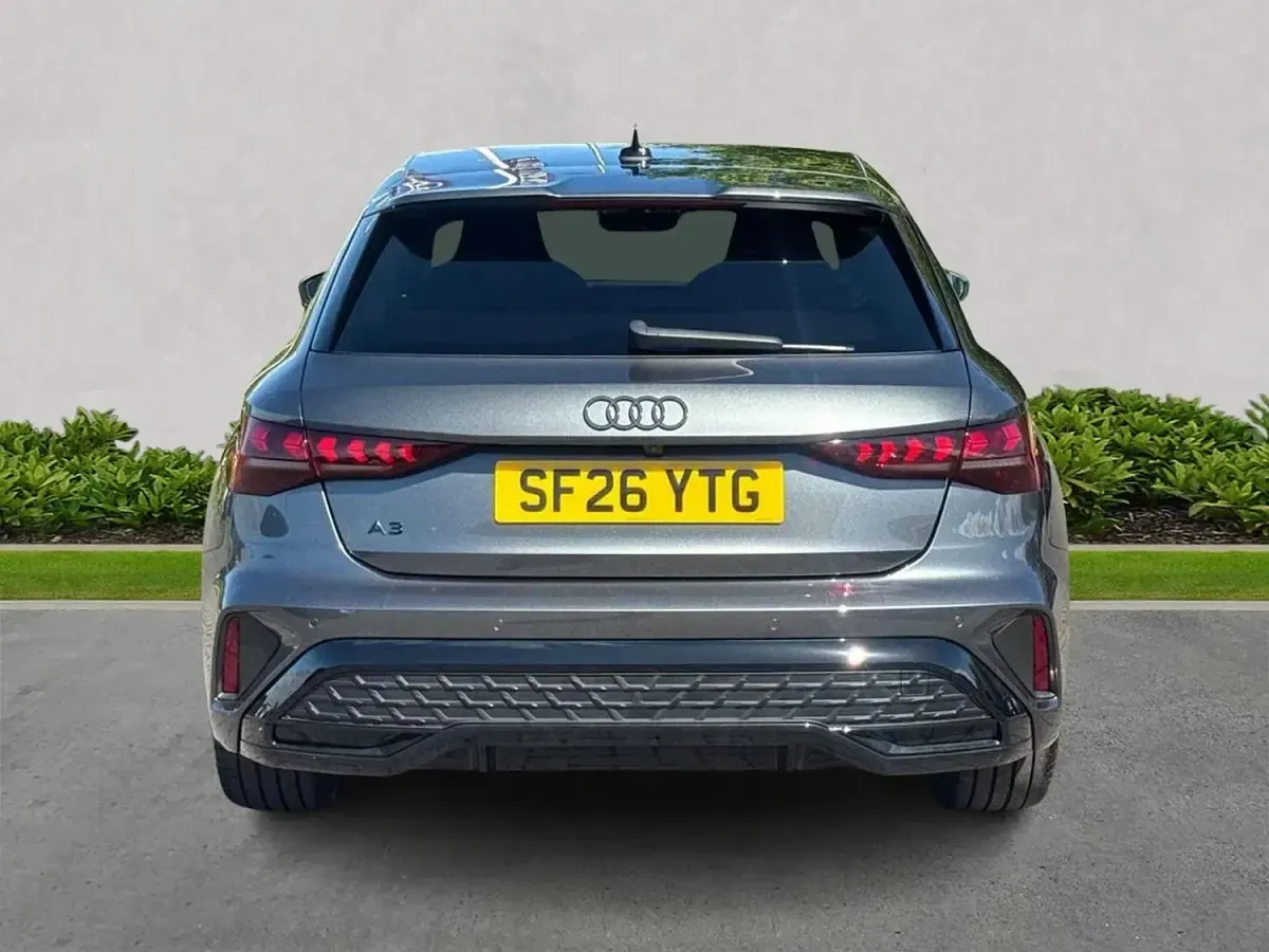 Novo Audi A3 Black Edition 147 HP (108 kW) 2026 Cinzento Citadino