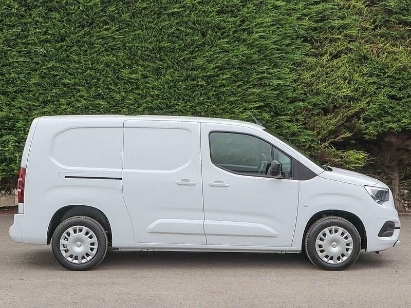 Used Vauxhall Combo 100 HP (73 kW) 2023 White MPV