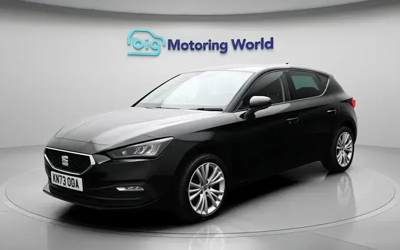 Used Seat Leon SE Dynamic 131 HP (96 kW) 2023 Black Hatchback