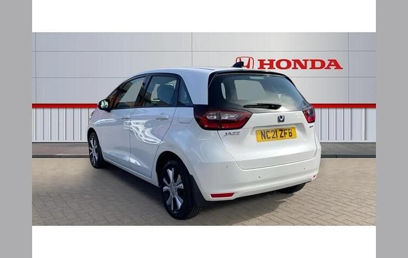 Second-hand Honda Jazz Hybrid 109 CP (80 kW) 2021 Alb Hatchback