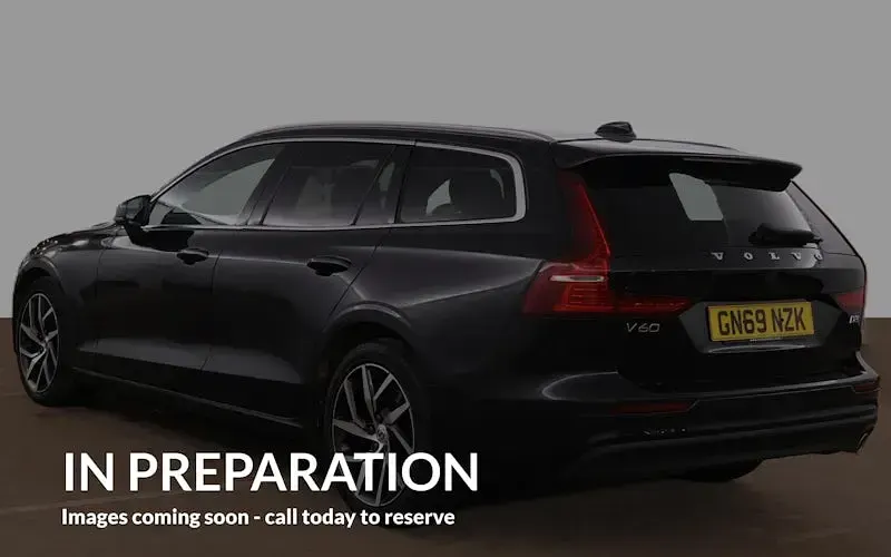Usado Volvo V60 Momentum 150 HP (110 kW) 2019 Preto Carrinha