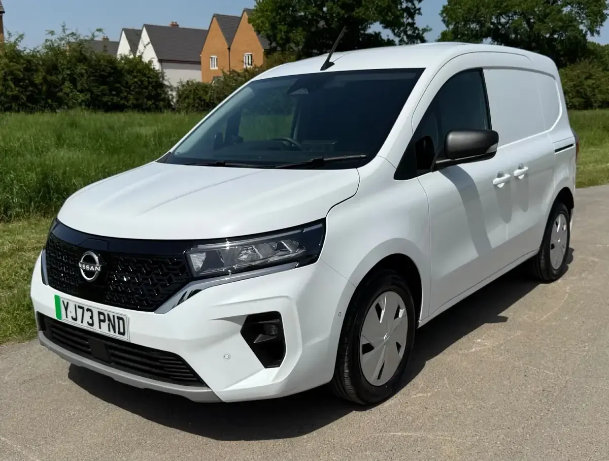 Usado Nissan Townstar Tekna 89 kW (122 HP) 2023 Branco Van
