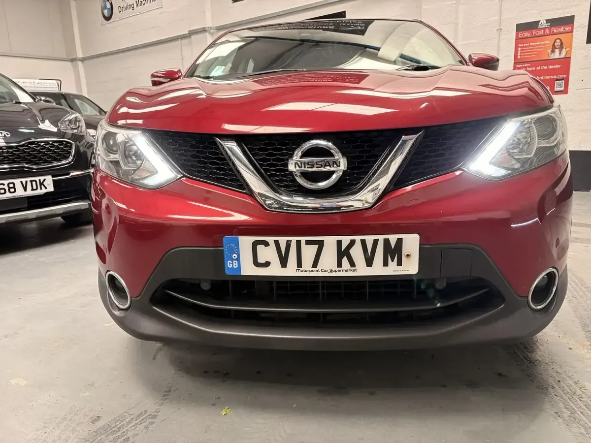 Used Nissan Qashqai Acenta 110 HP (80 kW) 2017 Red SUV
