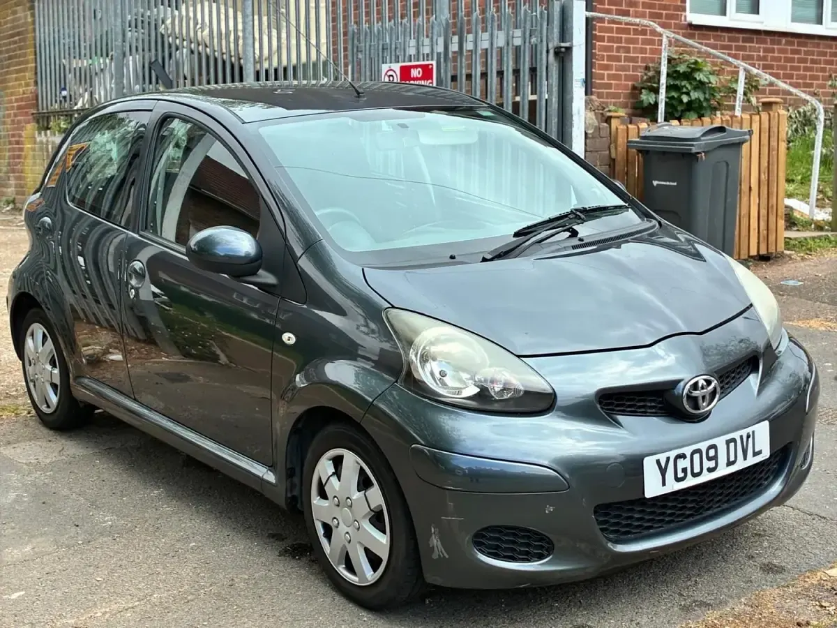 Usado Toyota Aygo 2009 Cinzento Citadino
