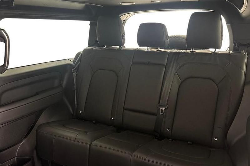 Used Land Rover Defender HSE Dynamic 350 HP (257 kW) 2024 Green SUV