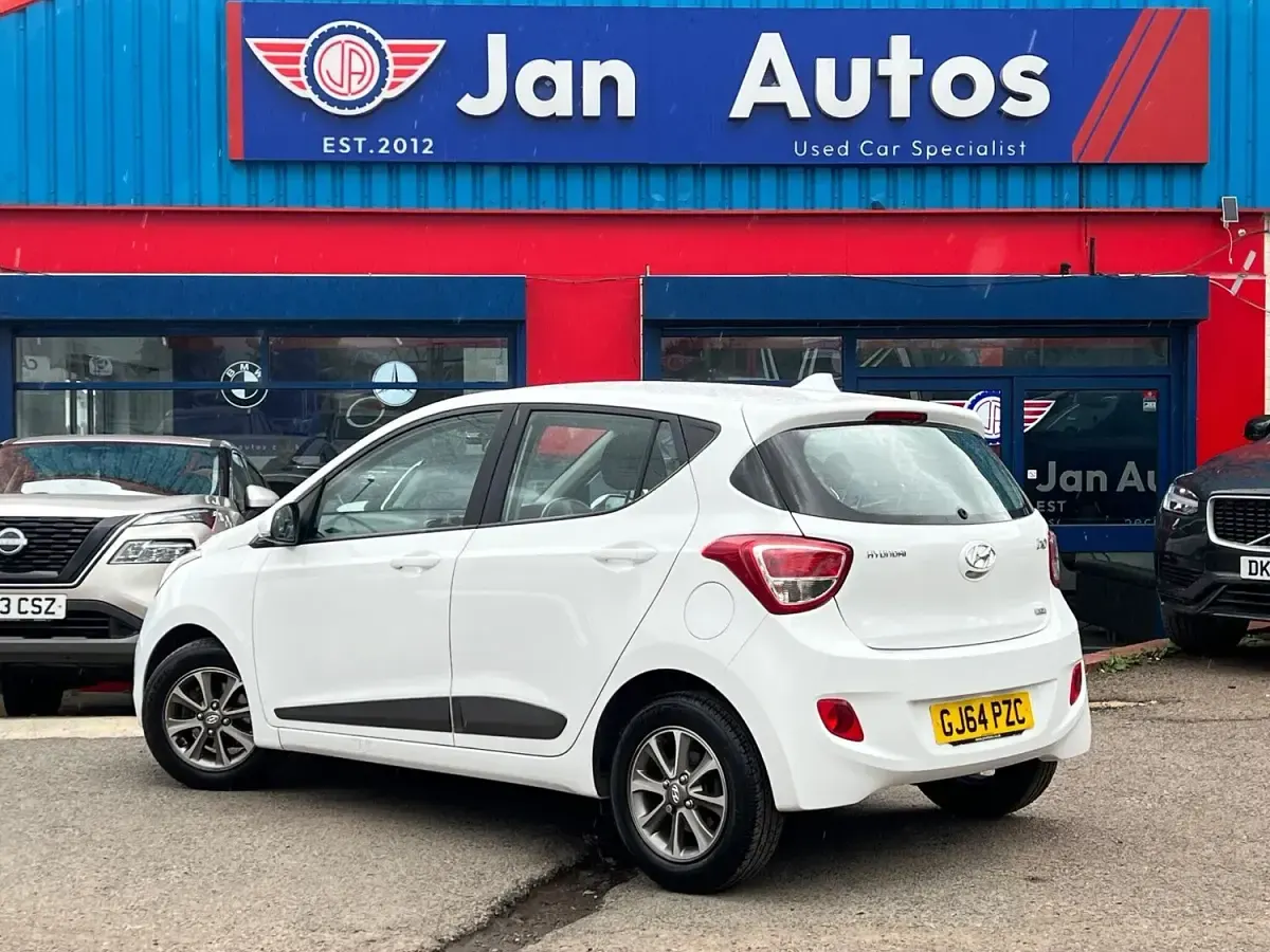 Used Hyundai i10 Premium 2014 White Hatchback