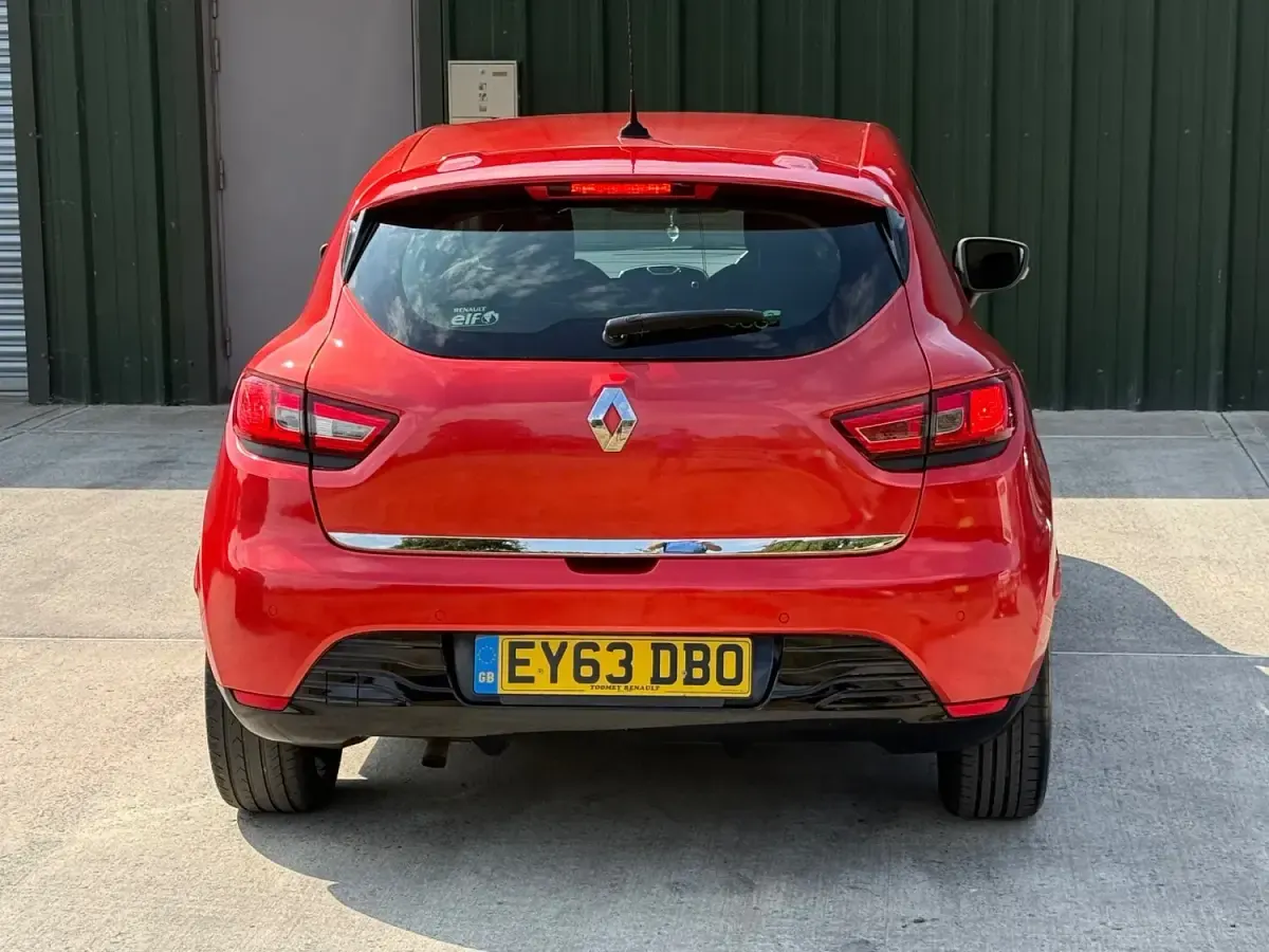 Used Renault Clio Dynamique 90 HP (66 kW) 2013 Red Hatchback