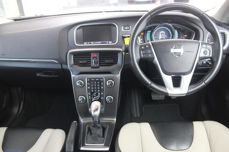 Used Volvo V40 2013 Black Hatchback