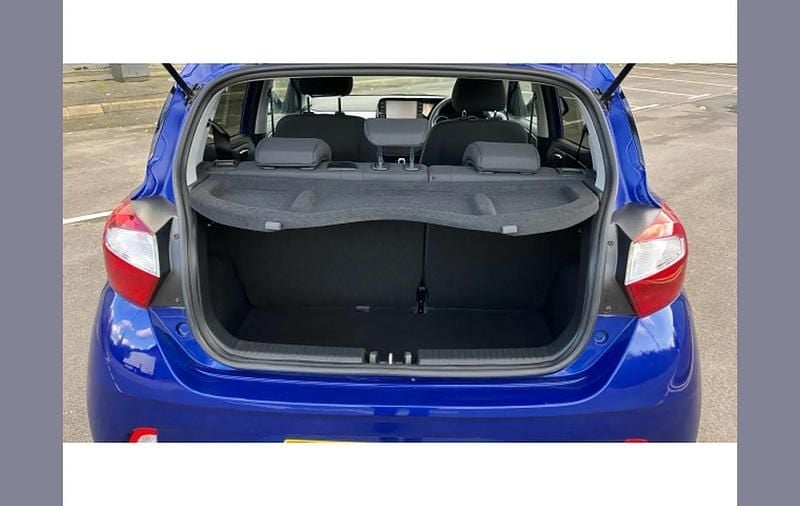 Used Hyundai i10 Premium 67 HP (49 kW) 2023 Blue Hatchback