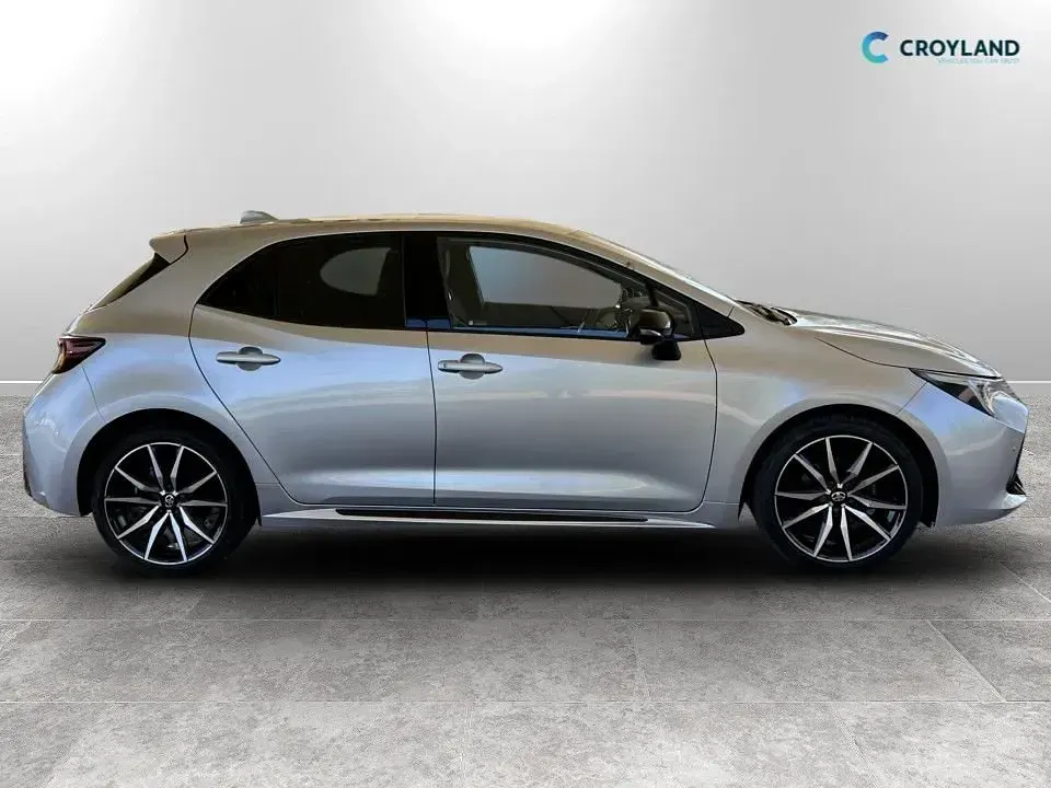 Usado Toyota Corolla Sport 140 HP (102 kW) 2023 Prateado Citadino