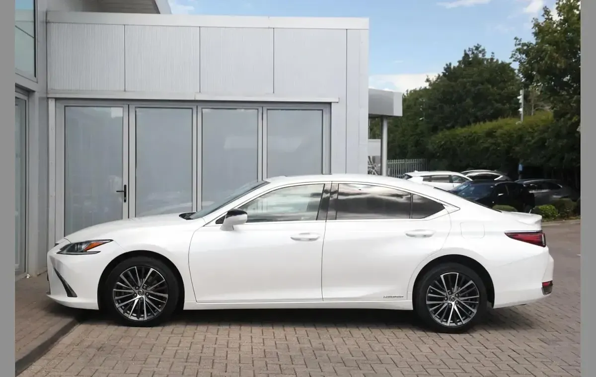 Used Lexus ES300H 214 HP (157 kW) 2022 White Sedan