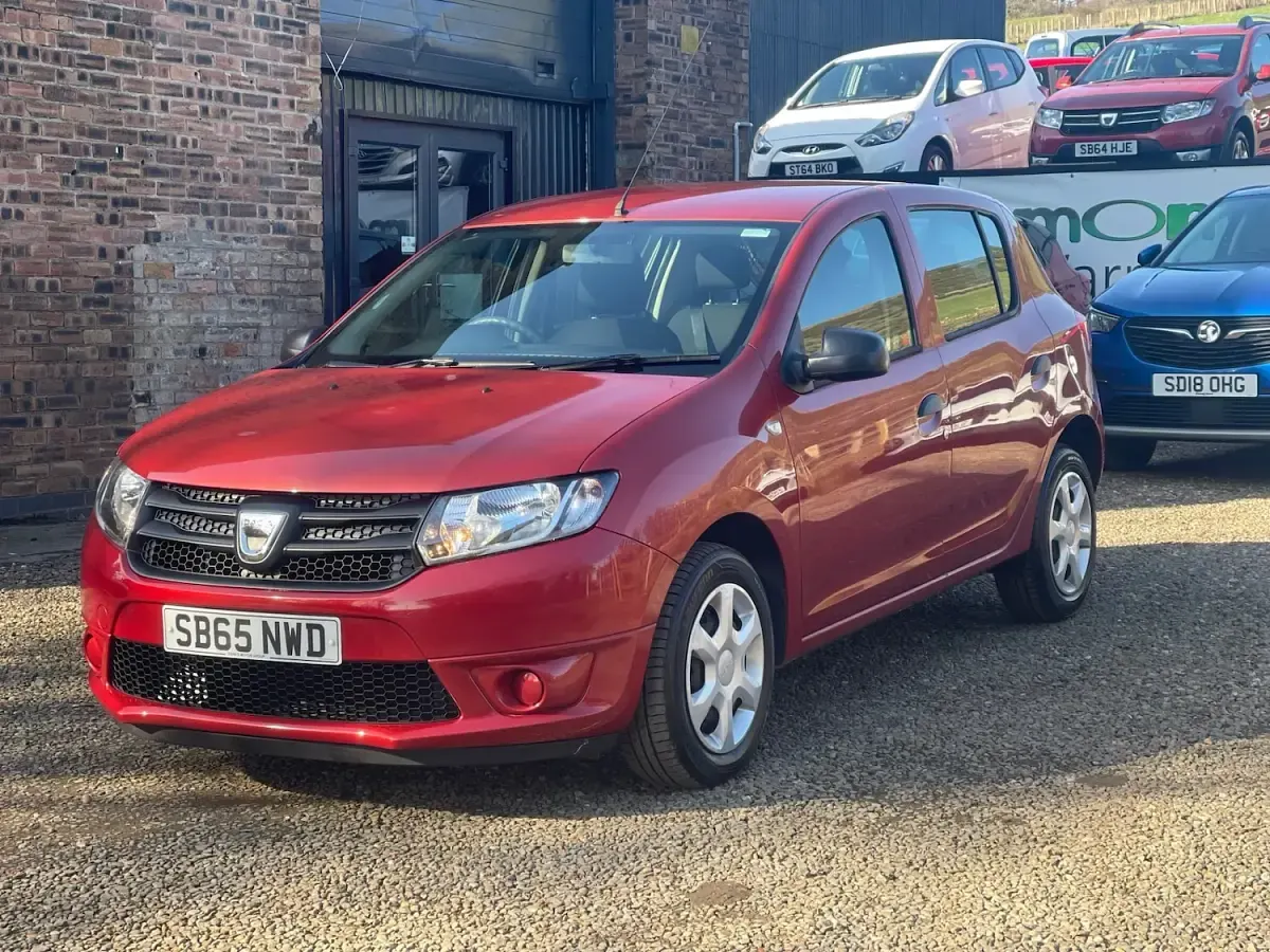 Used Dacia Sandero Ambiance 90 HP (66 kW) 2015 Red Hatchback