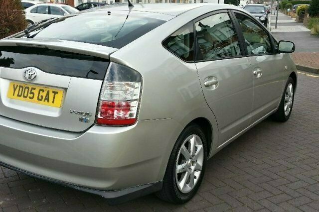 Used Toyota Prius 76 HP (55 kW) 2005 Hatchback