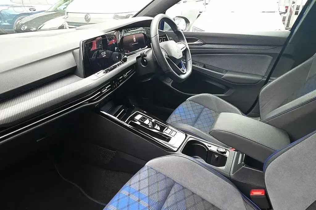 Used VW Golf VIII R 320 HP (235 kW) 2024