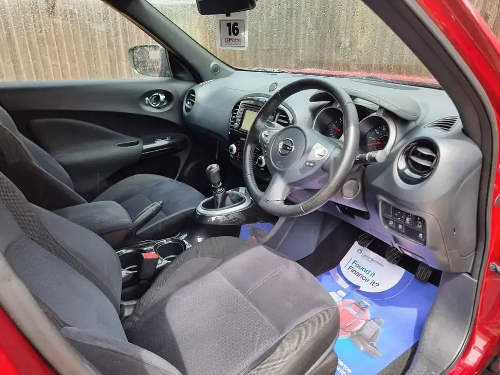 Used Nissan Juke N-Connecta 110 HP (80 kW) 2015 Red SUV
