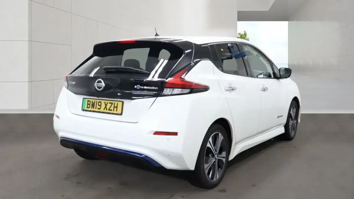 Gebraucht Nissan Leaf N-Connecta 110 kW (150 PS) 2019 Weiß Kleinwagen