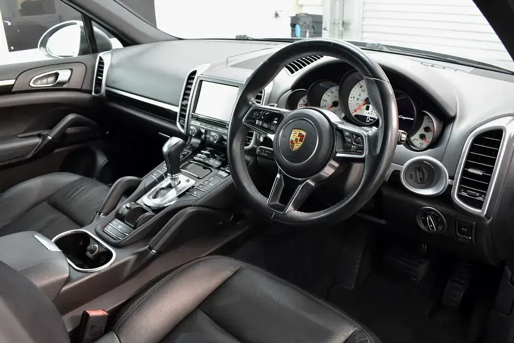 Used Porsche Cayenne 262 HP (192 kW) 2015 Grey SUV