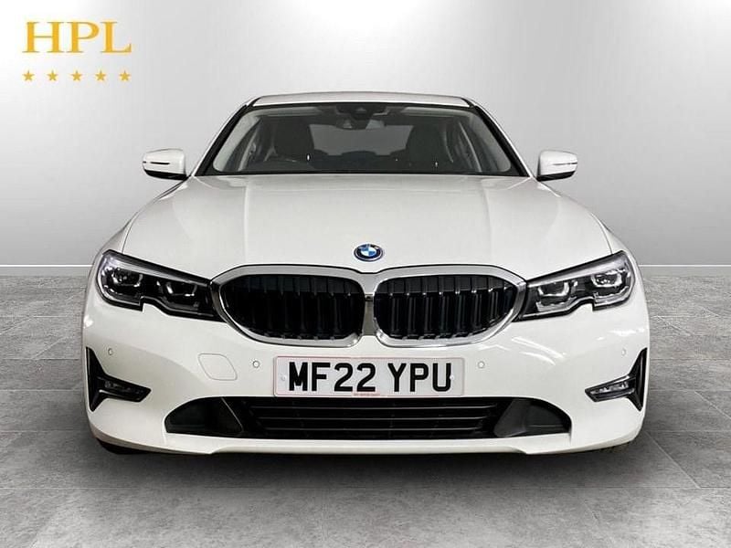 Begagnad BMW 330e Comfort Edition 288 HK (211 kW) 2022 Vit Sedan