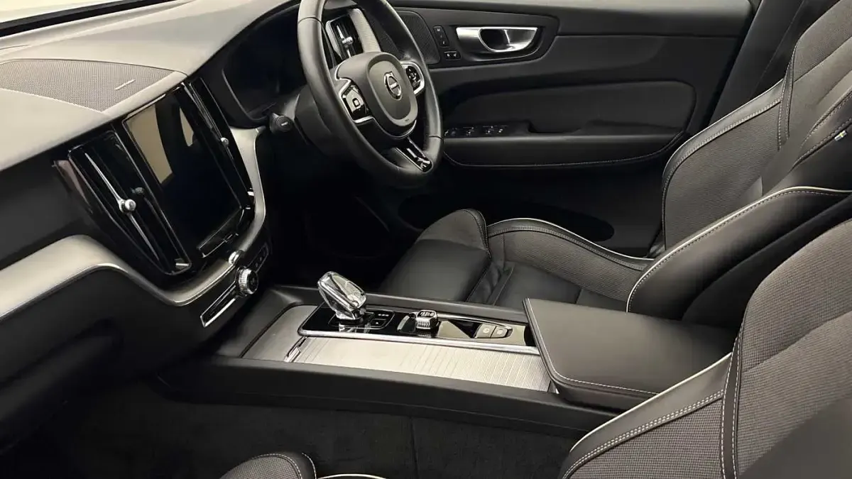 Used Volvo XC60 Plus 250 HP (183 kW) 2023 Thunder grey SUV