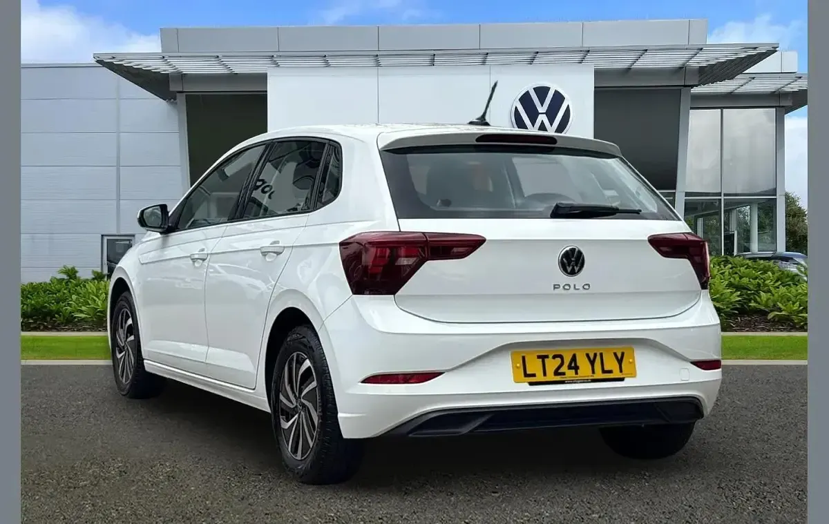 Used VW Polo Life 95 HP (69 kW) 2024 White Hatchback