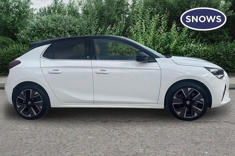 Used Vauxhall Corsa-e Elite 100 kW (136 HP) 2022 White Hatchback