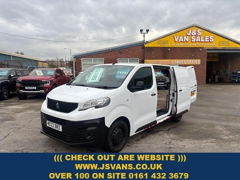 White Used 2022 Peugeot Expert Premium Van | £6,995 (Good price) - Image 1/4