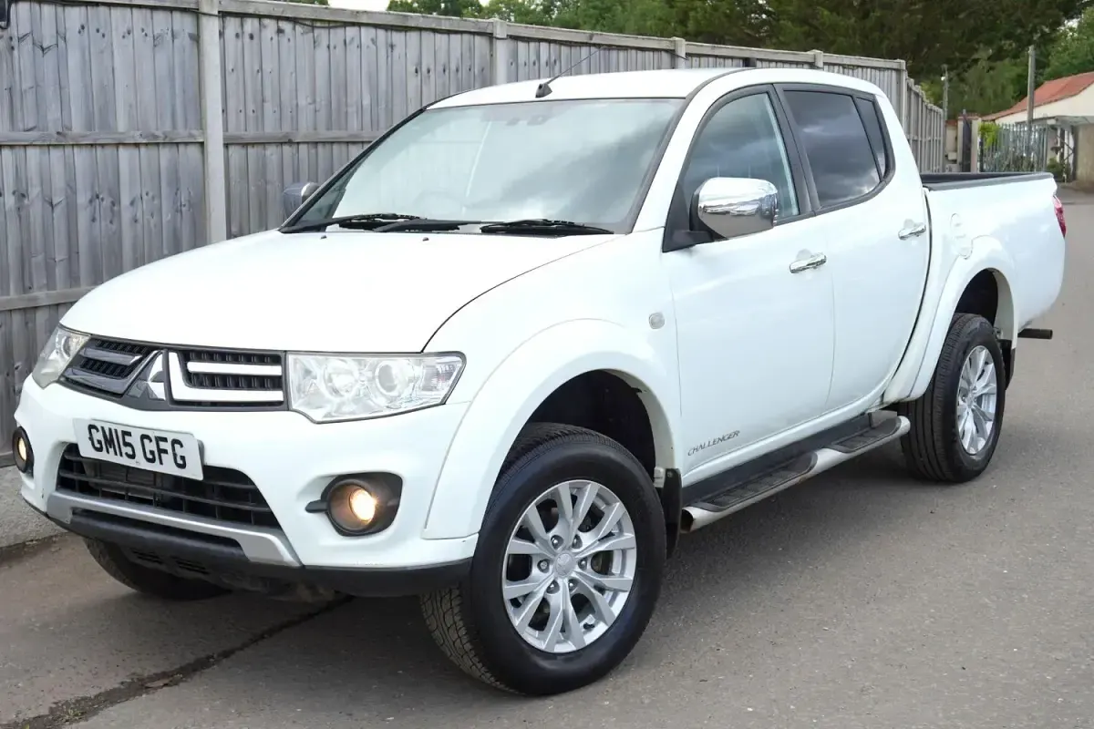 Used Mitsubishi L200 2015 White Pickup