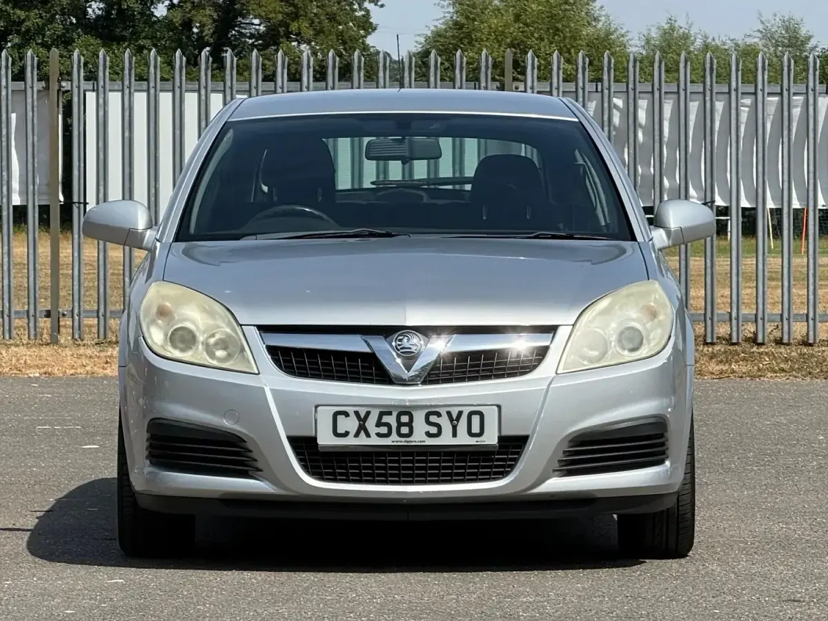 Used Vauxhall Vectra 122 HP (89 kW) 2008 Silver Hatchback